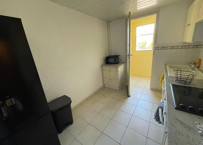 Spacieux Avec Parking Gratuit Apartment